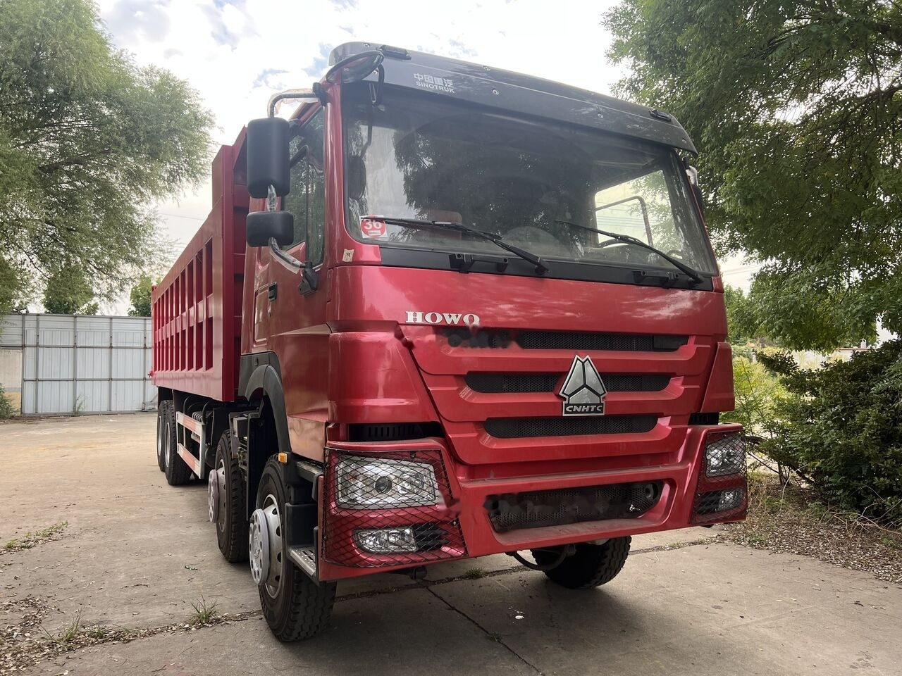 Sinotruk HOWO 8*4 Dump truck - Camião basculante: foto 1 Sinotruk HOWO 8*4 Dump truck - Camião basculante: foto 1