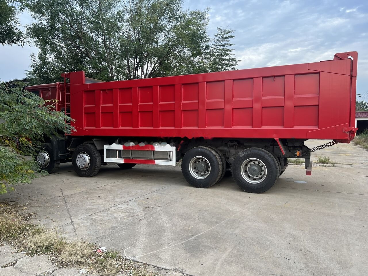 Sinotruk HOWO 8*4 Dump truck - Camião basculante: foto 3 Sinotruk HOWO 8*4 Dump truck - Camião basculante: foto 3