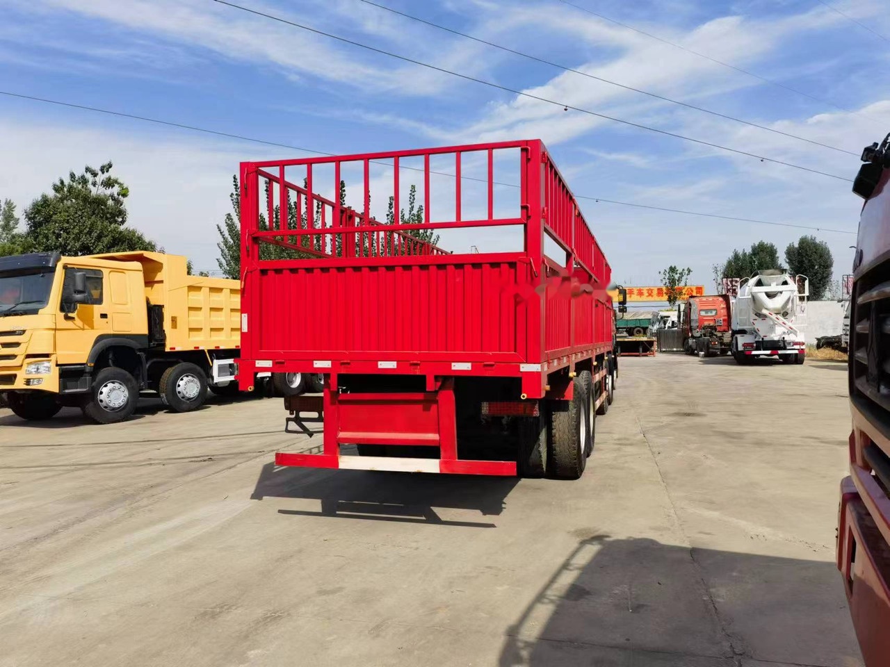 Sinotruk HOWO 8*4 Fence Truck - Tombador: foto 3 Sinotruk HOWO 8*4 Fence Truck - Tombador: foto 3