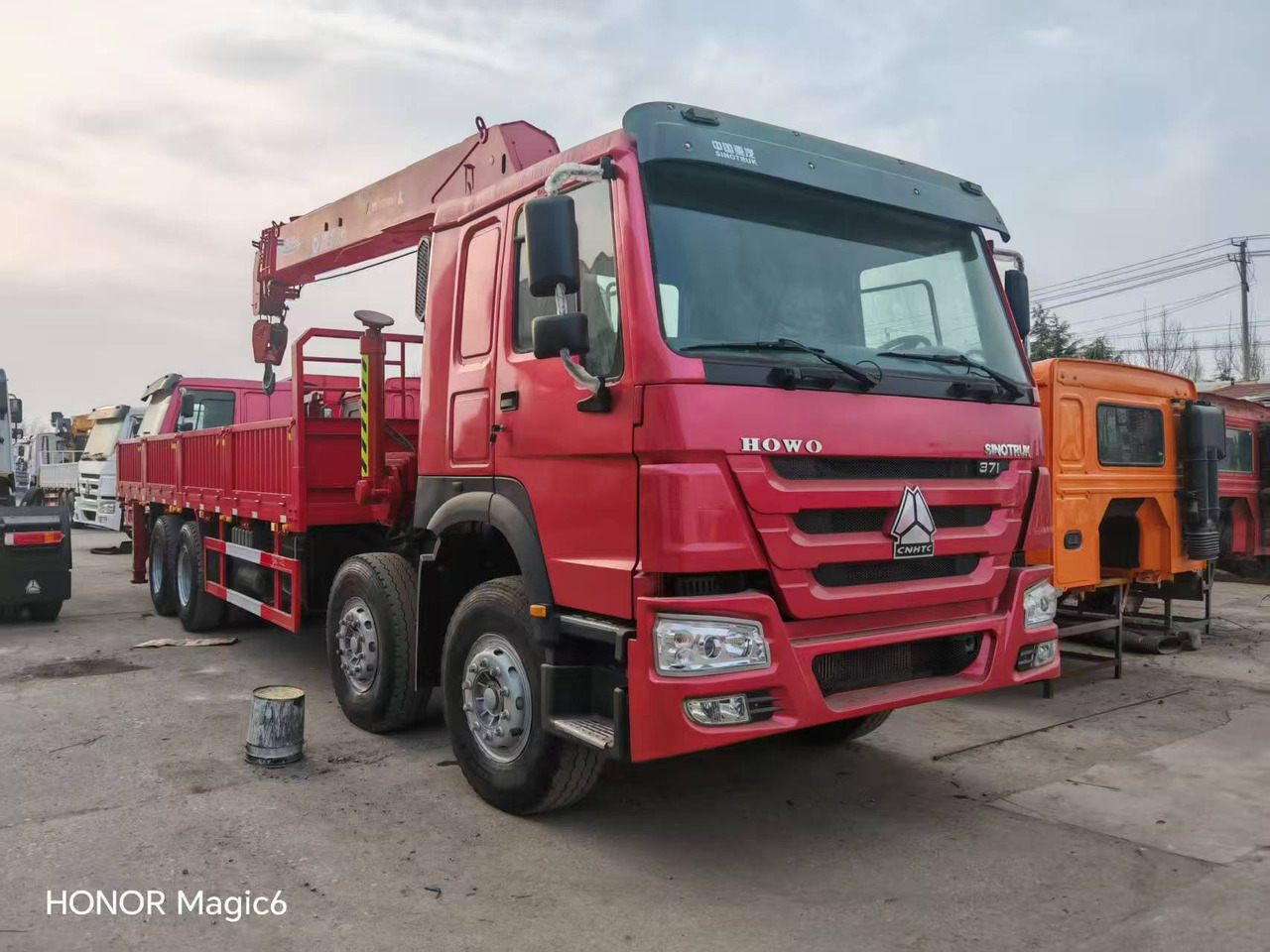 Sinotruk HOWO 8*4 Mobile crane - Grua móvel: foto 2 Sinotruk HOWO 8*4 Mobile crane - Grua móvel: foto 2