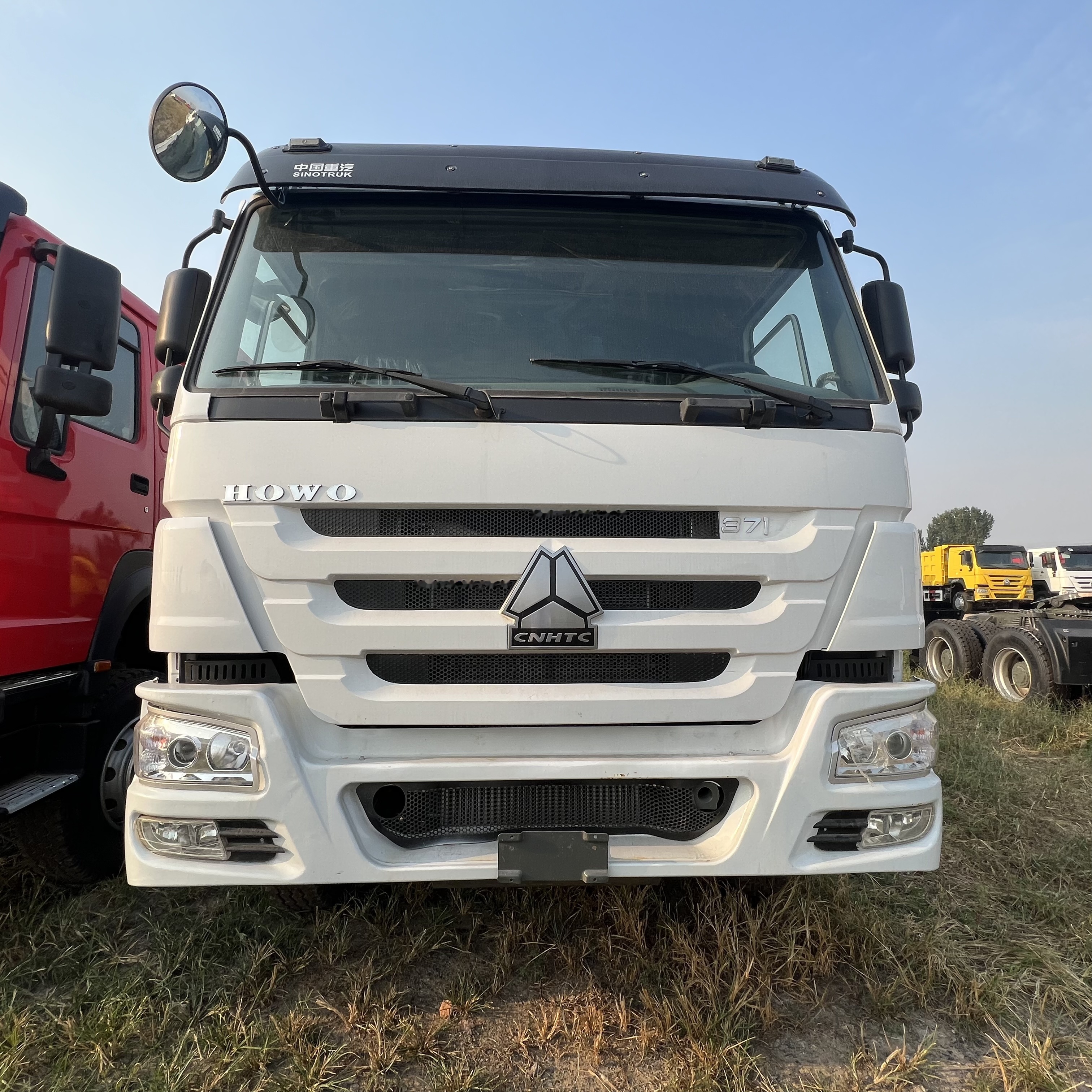 Sinotruk HOWO 371 Tractor - Tractor: foto 1 Sinotruk HOWO 371 Tractor - Tractor: foto 1