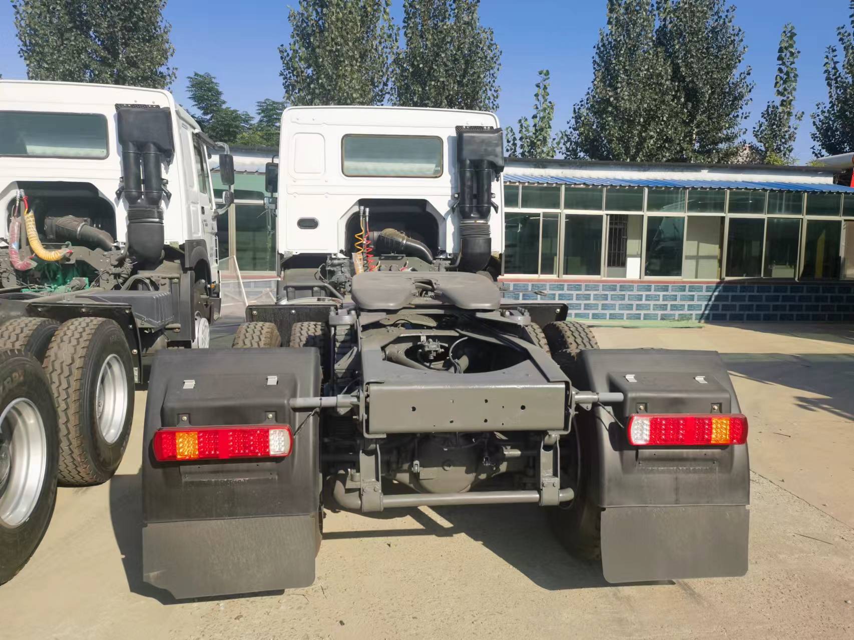 Sinotruk HOWO 371 Tractor - Tractor: foto 2 Sinotruk HOWO 371 Tractor - Tractor: foto 2
