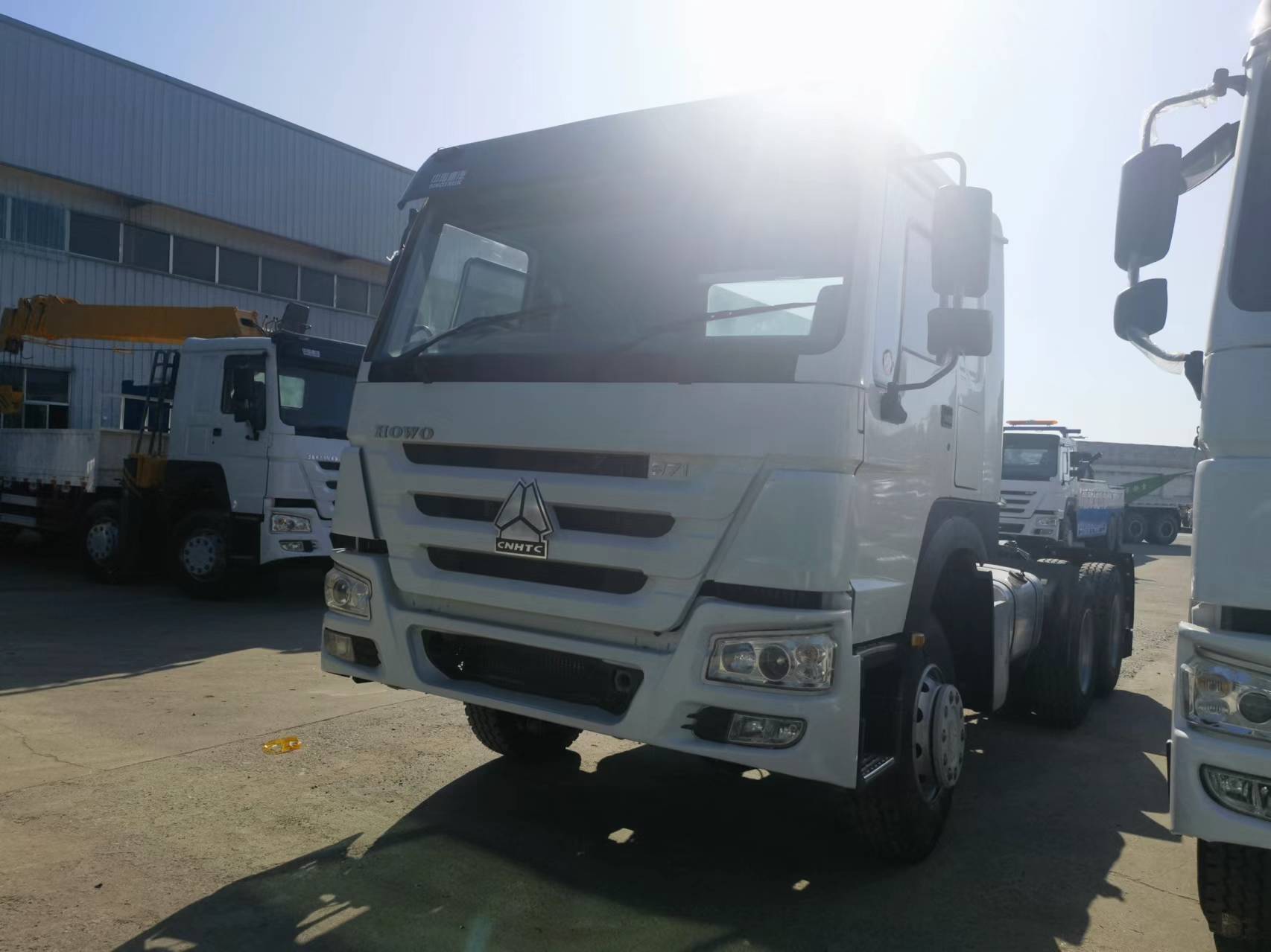 Sinotruk HOWO 371 Tractor - Tractor: foto 1 Sinotruk HOWO 371 Tractor - Tractor: foto 1