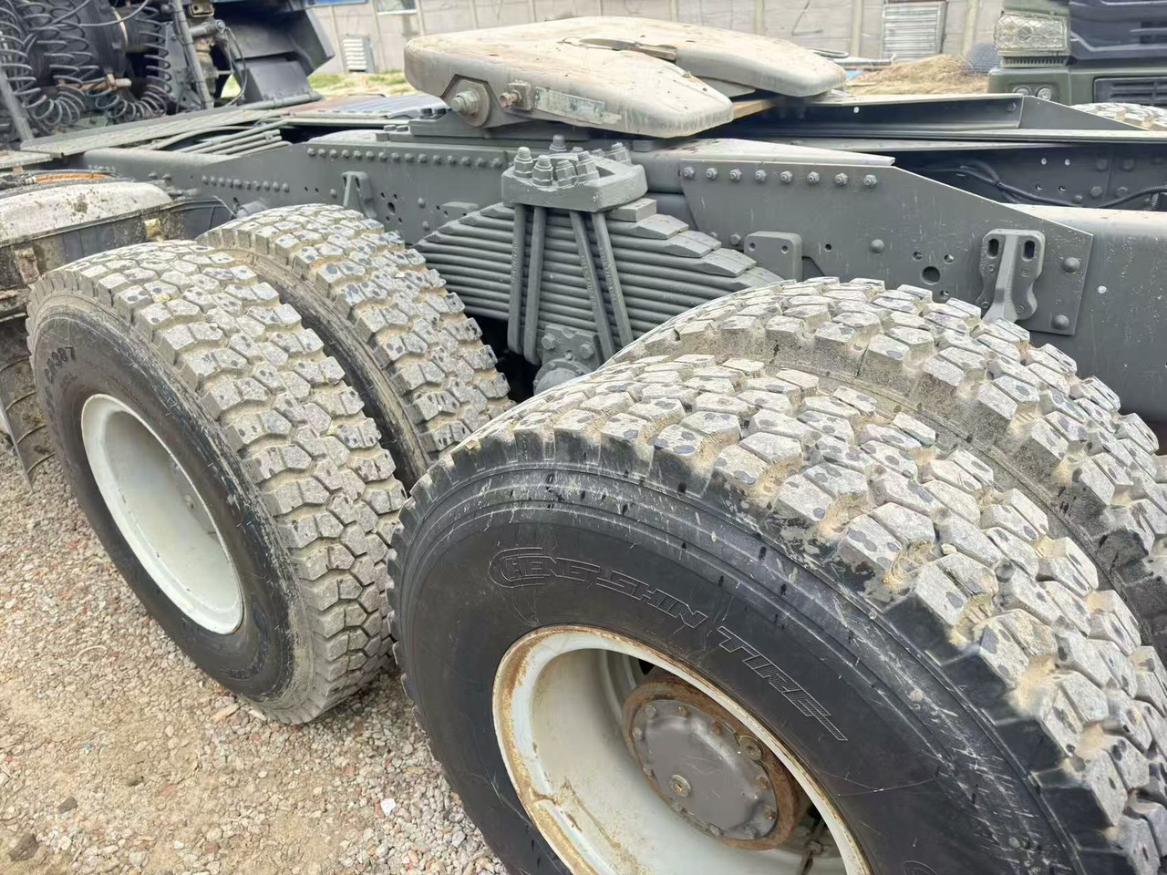 Sinotruk HOWO A7 - Tractor: foto 3 Sinotruk HOWO A7 - Tractor: foto 3