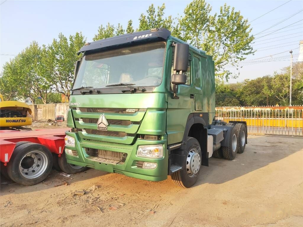 Sinotruk Howo A7 - Tractor: foto 1 Sinotruk Howo A7 - Tractor: foto 1