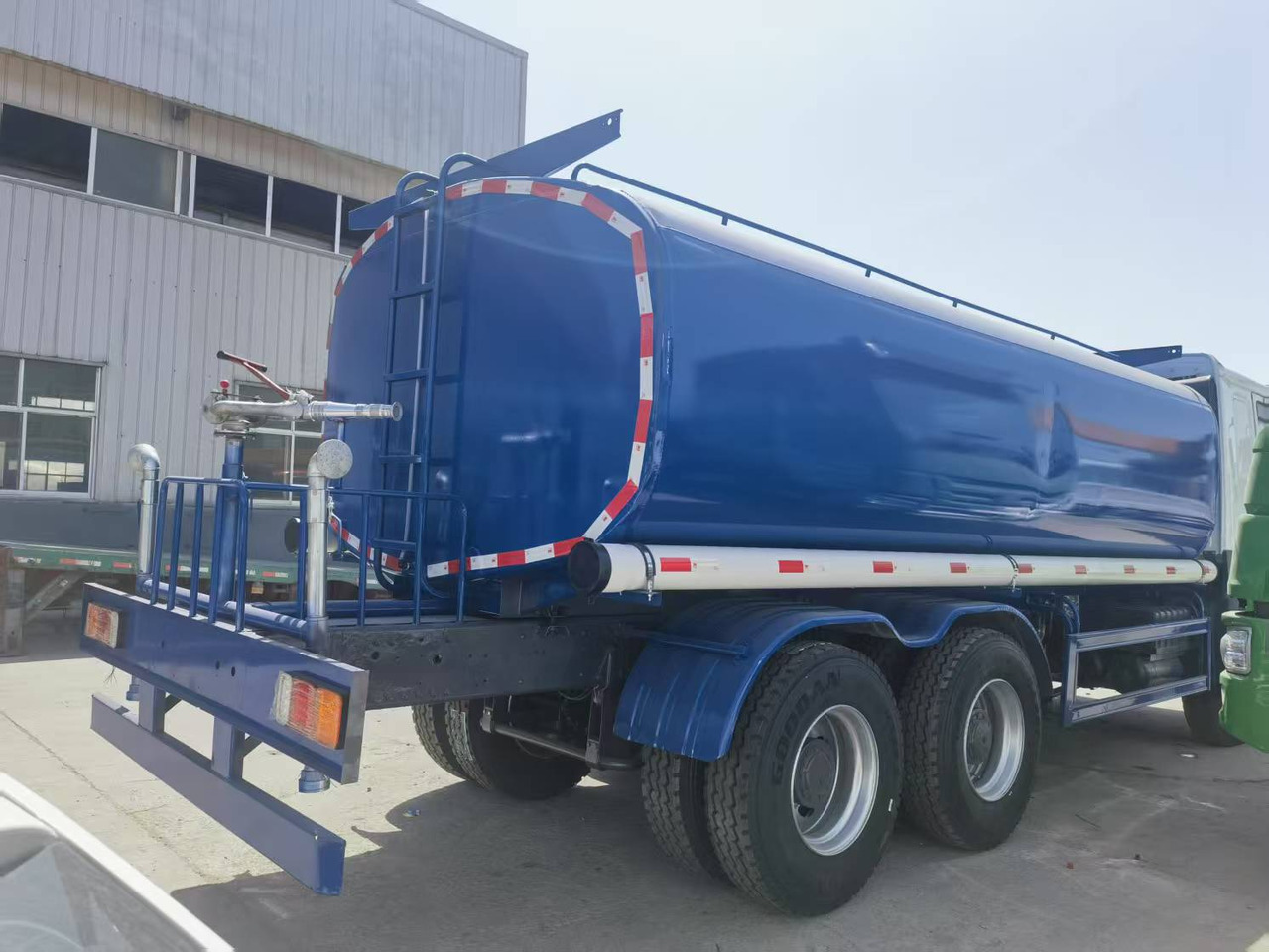 Sinotruk HOWO 6*4 Sprinkler - Veículo municipal/ Especial: foto 4 Sinotruk HOWO 6*4 Sprinkler - Veículo municipal/ Especial: foto 4