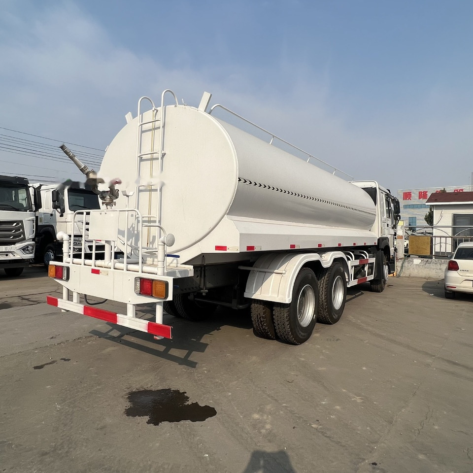Sinotruk HOWO 6*4 sprinkler truck - Veículo municipal/ Especial: foto 2 Sinotruk HOWO 6*4 sprinkler truck - Veículo municipal/ Especial: foto 2