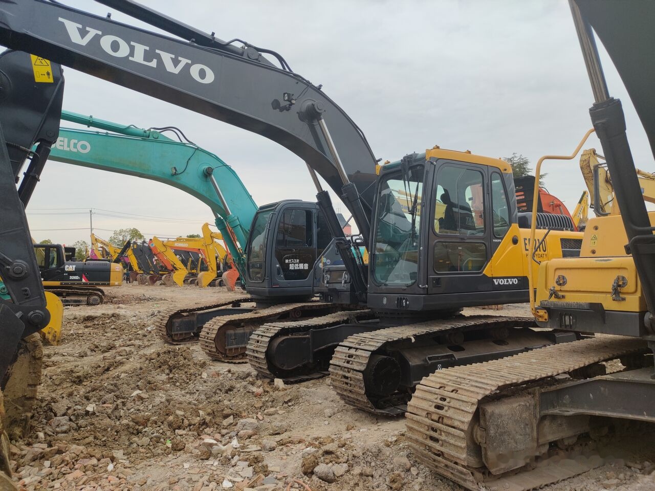 Volvo EC210B - Escavadora de rastos: foto 1 Volvo EC210B - Escavadora de rastos: foto 1