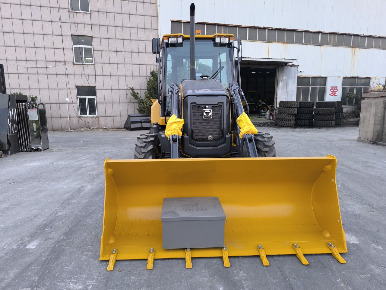 XCMG XC870K New - Retroescavadeira: foto 5 XCMG XC870K New - Retroescavadeira: foto 5