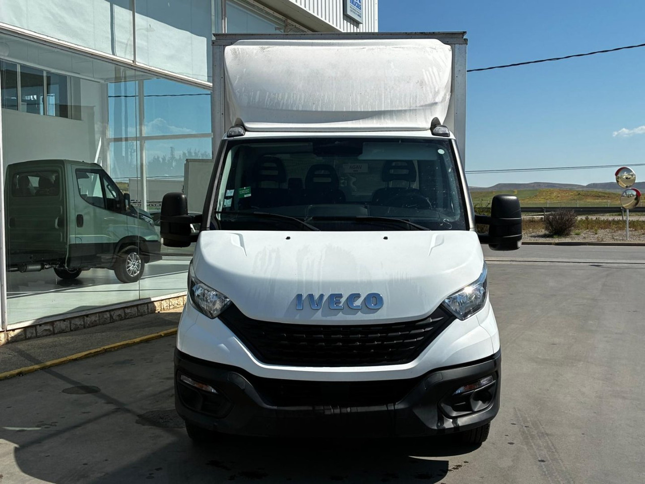 Caja cerrada IVECO 35C16 20m3 - Carrinha de contentor: foto 2 Caja cerrada IVECO 35C16 20m3 - Carrinha de contentor: foto 2