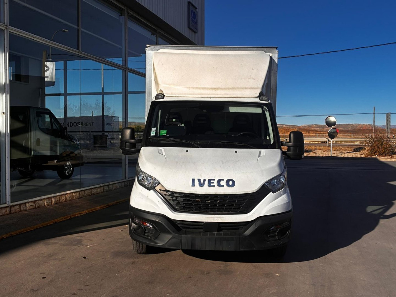 Caja cerrada IVECO 35C16 20m3 con puertas traseras - Carrinha de contentor: foto 2 Caja cerrada IVECO 35C16 20m3 con puertas traseras - Carrinha de contentor: foto 2