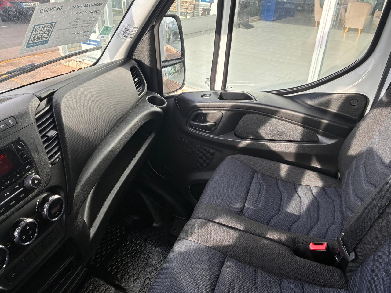 Carrinha de contentor Caja cerrada IVECO 35C16 3.0 20m3 con puertas traseras: foto 10