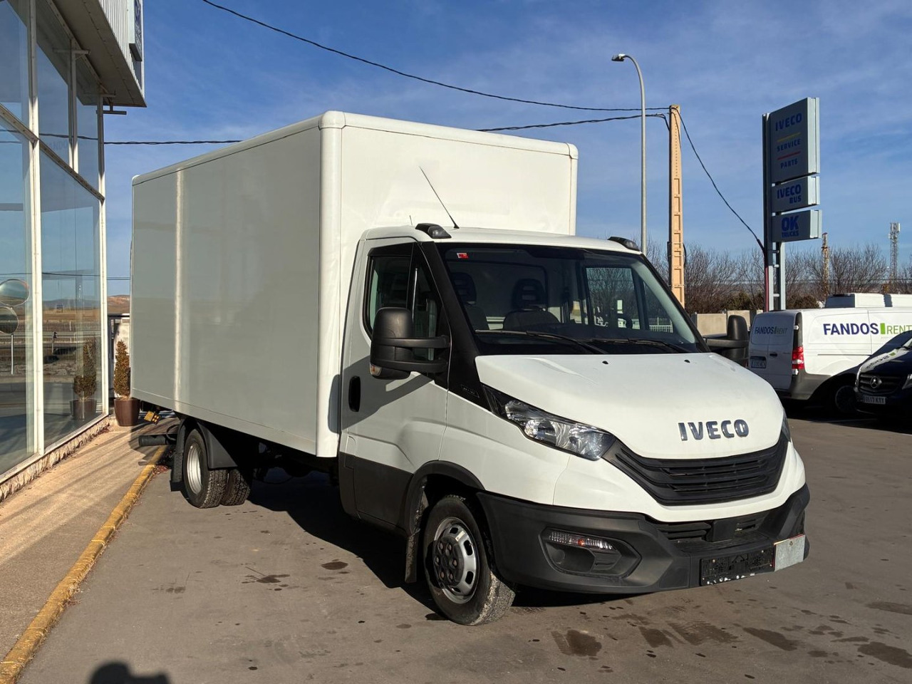 Caja cerrada con plataforma elevadora IVECO 35C16 20m3 - Carrinha de contentor: foto 3 Caja cerrada con plataforma elevadora IVECO 35C16 20m3 - Carrinha de contentor: foto 3