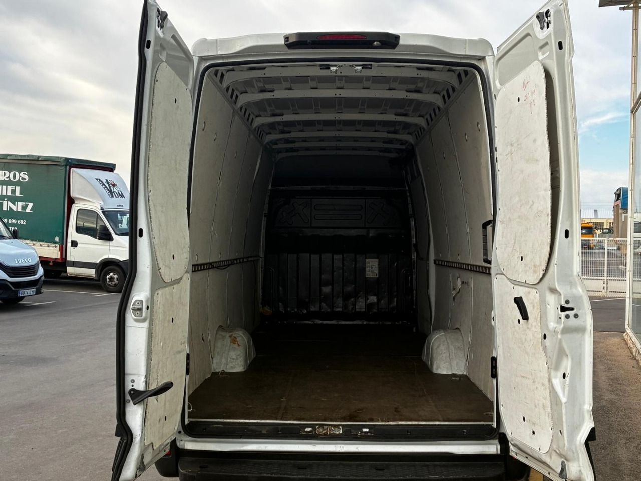 Furgón IVECO 35S14 V 16m3 - Furgão: foto 5 Furgón IVECO 35S14 V 16m3 - Furgão: foto 5