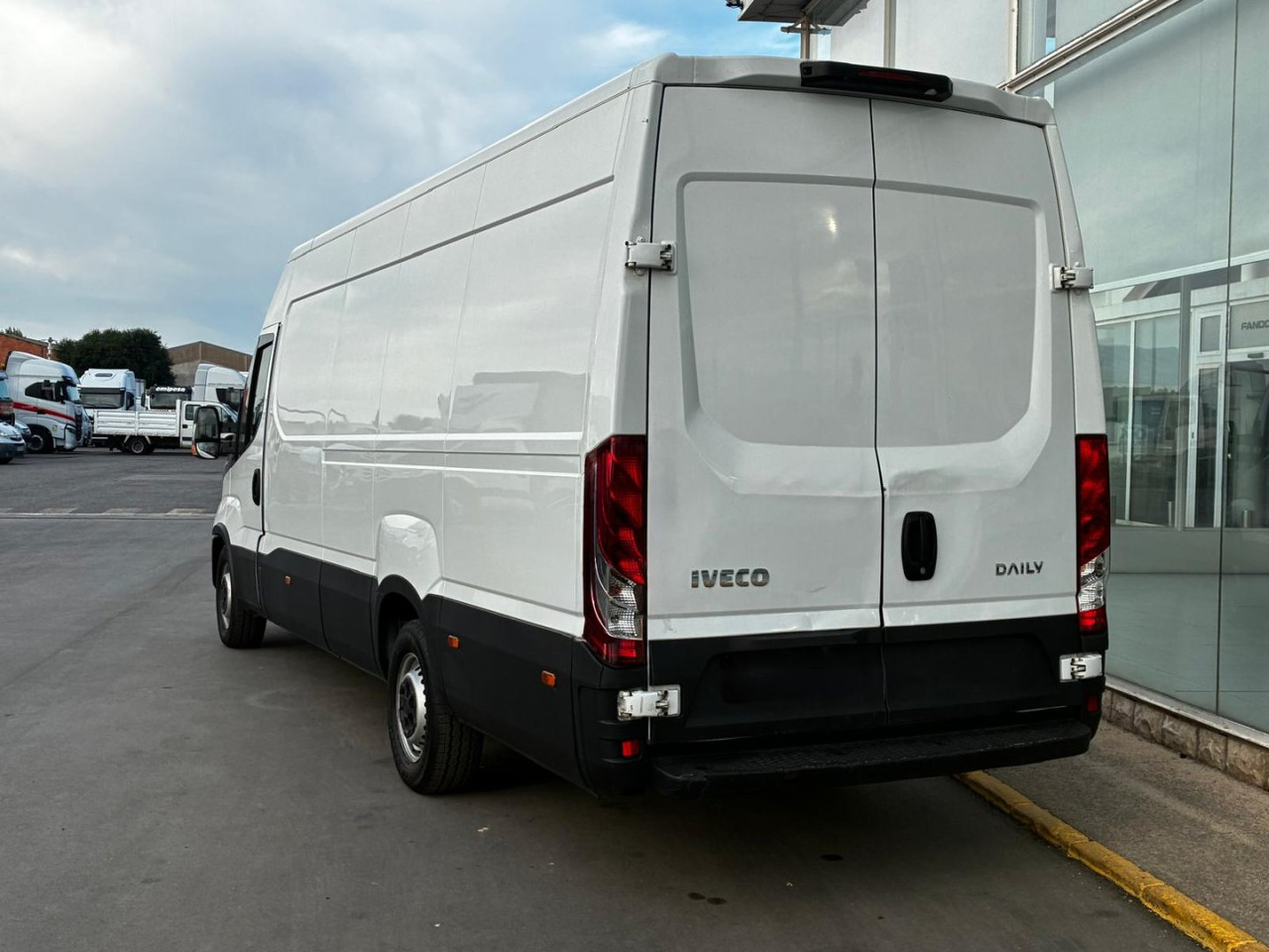 Furgón IVECO 35S14 V 16m3 - Furgão: foto 4 Furgón IVECO 35S14 V 16m3 - Furgão: foto 4