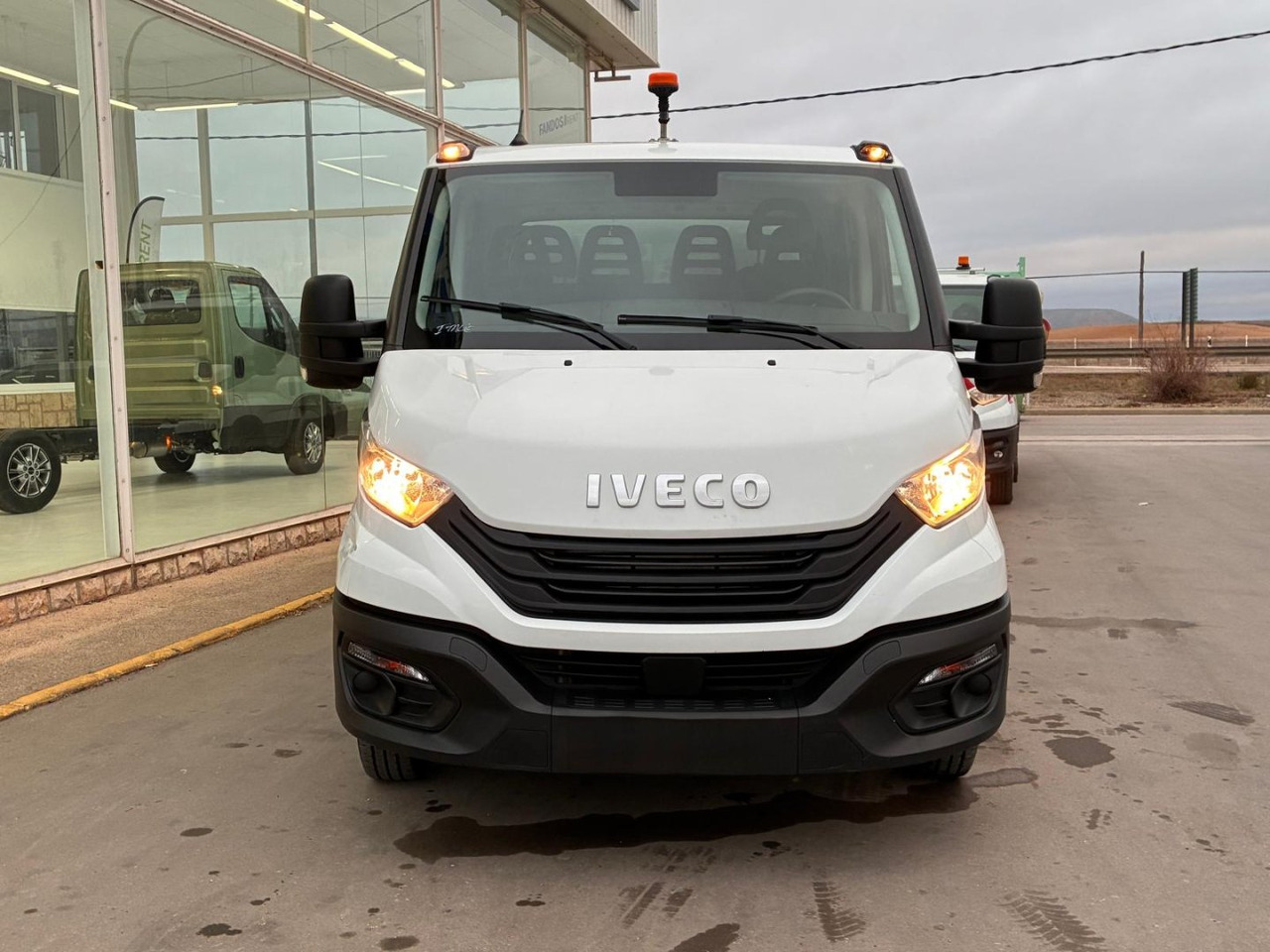 Volquete/Dumper IVECO 35C14 CAJA BASCULANTE DOBLE CABINA - Carrinha basculante, Carrinha cabine dupla: foto 2 Volquete/Dumper IVECO 35C14 CAJA BASCULANTE DOBLE CABINA - Carrinha basculante, Carrinha cabine dupla: foto 2