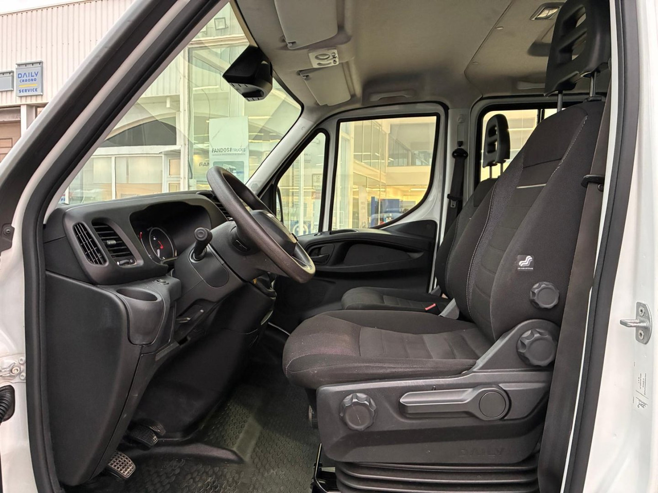 Volquete/Dumper IVECO 35C14 CAJA BASCULANTE DOBLE CABINA - Carrinha basculante, Carrinha cabine dupla: foto 5 Volquete/Dumper IVECO 35C14 CAJA BASCULANTE DOBLE CABINA - Carrinha basculante, Carrinha cabine dupla: foto 5