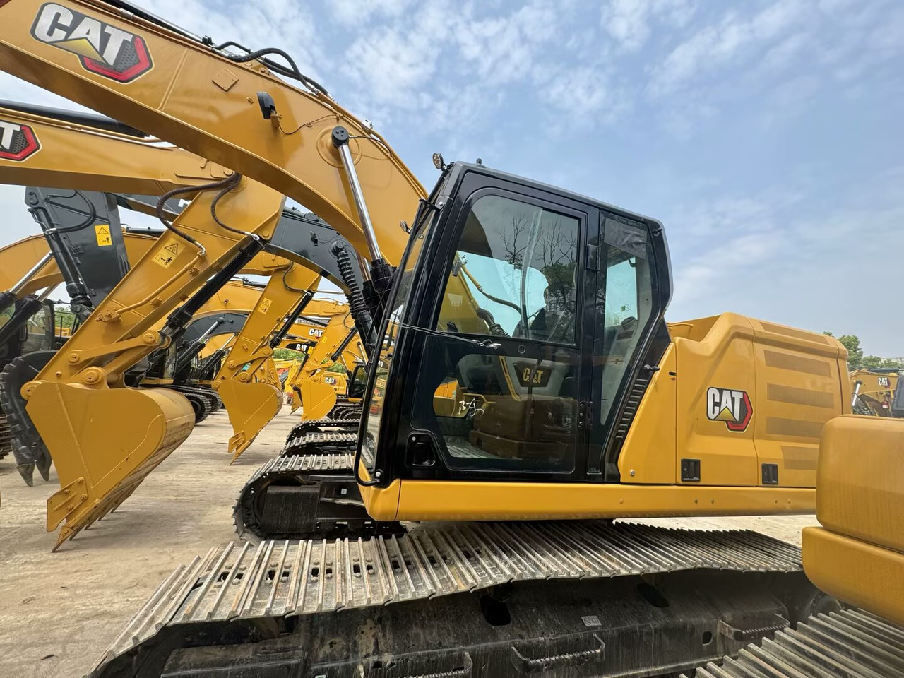 CATERPILLAR 323 GC CAT 323GC - Escavadora de rastos: foto 1 CATERPILLAR 323 GC CAT 323GC - Escavadora de rastos: foto 1