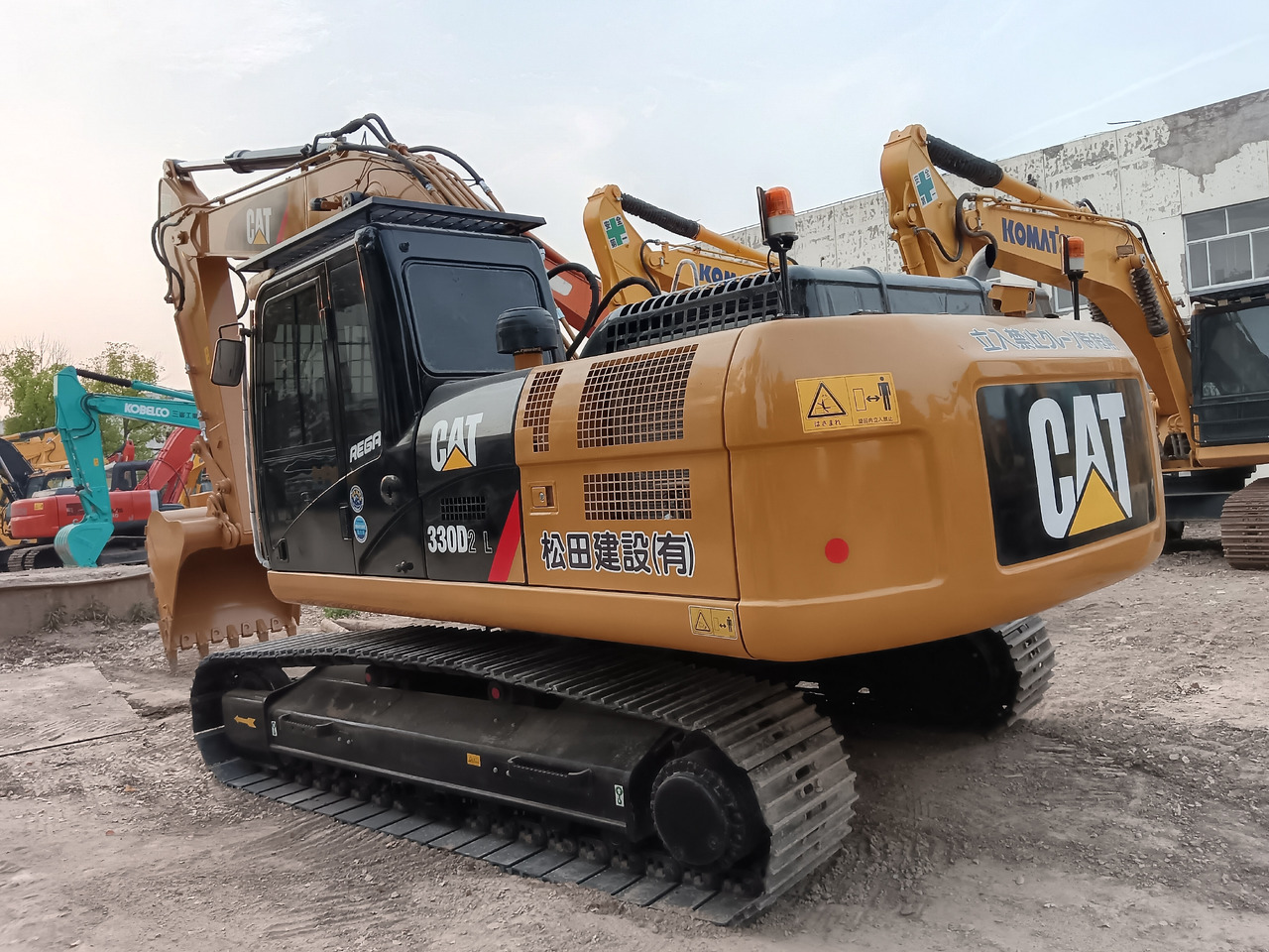 CATERPILLAR 330D2 L CAT 330GC - Escavadora de rastos: foto 1 CATERPILLAR 330D2 L CAT 330GC - Escavadora de rastos: foto 1