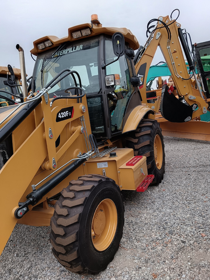CATERPILLAR 420FⅡ - Retroescavadeira: foto 3 CATERPILLAR 420FⅡ - Retroescavadeira: foto 3