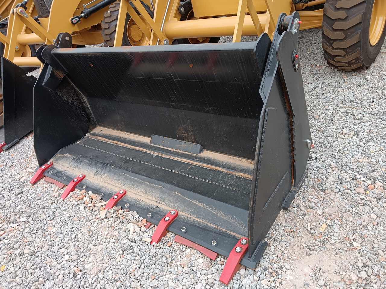 CATERPILLAR 420FⅡ - Retroescavadeira: foto 2 CATERPILLAR 420FⅡ - Retroescavadeira: foto 2