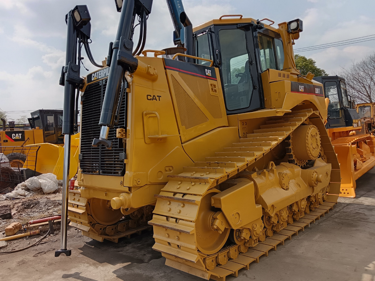 CATERPILLAR D8T CAT D 8 T - Buldôzer: foto 1 CATERPILLAR D8T CAT D 8 T - Buldôzer: foto 1