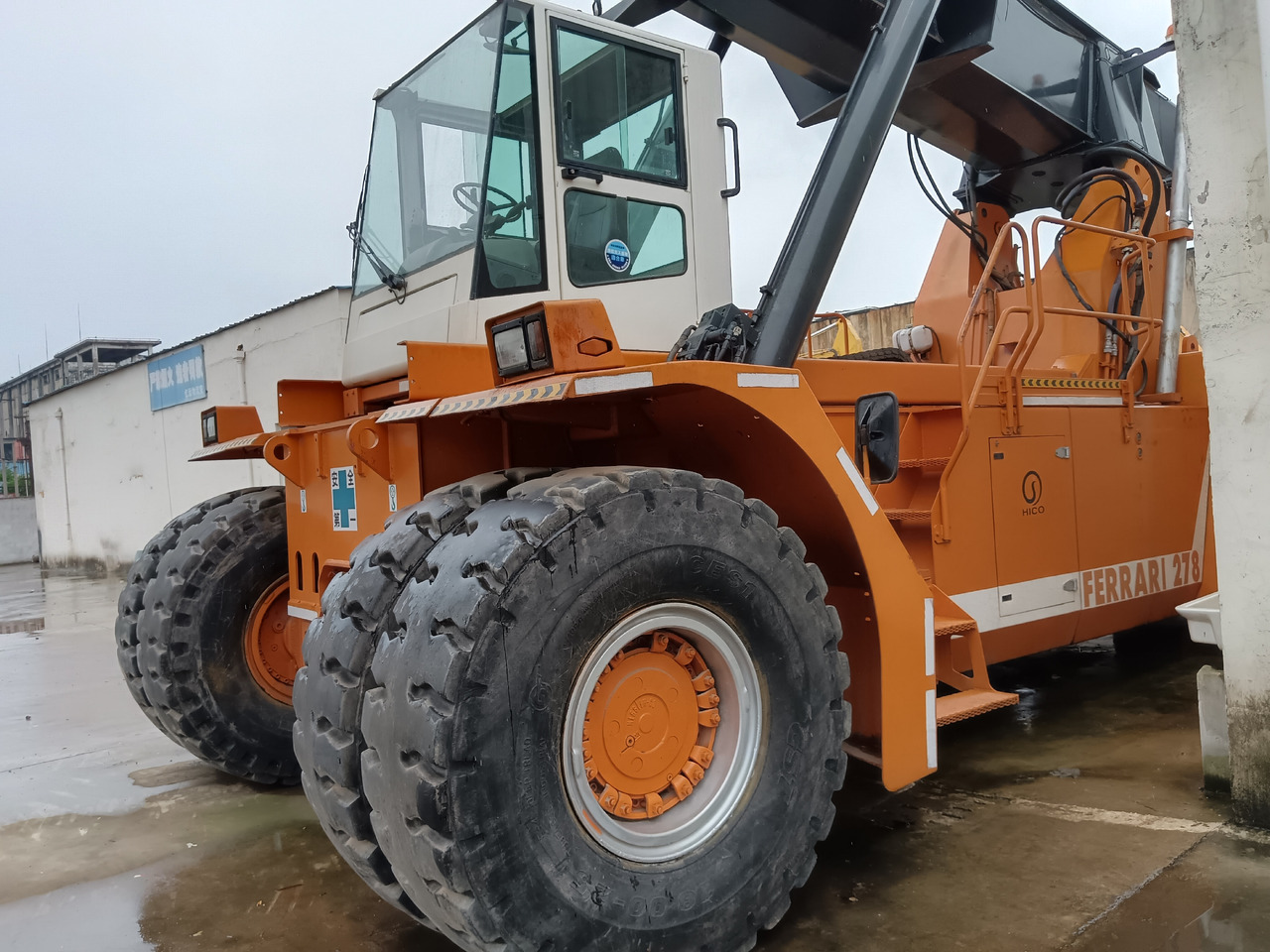 CVS FERRARRI F278.6 Ferrarri 278 - Reachstacker porta contentores: foto 5 CVS FERRARRI F278.6 Ferrarri 278 - Reachstacker porta contentores: foto 5