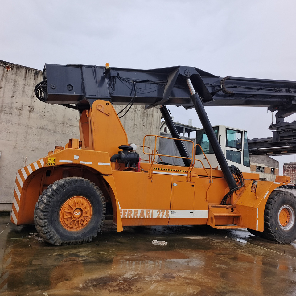 CVS FERRARRI F278.6 Ferrarri 278 - Reachstacker porta contentores: foto 1 CVS FERRARRI F278.6 Ferrarri 278 - Reachstacker porta contentores: foto 1