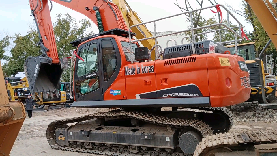 DOOSAN DX225 LC - 9C - Escavadora de rastos: foto 1 DOOSAN DX225 LC - 9C - Escavadora de rastos: foto 1