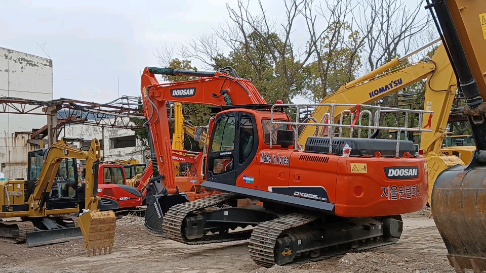 DOOSAN DX225 LC - 9C DX225LCA - Escavadora de rastos: foto 2 DOOSAN DX225 LC - 9C DX225LCA - Escavadora de rastos: foto 2