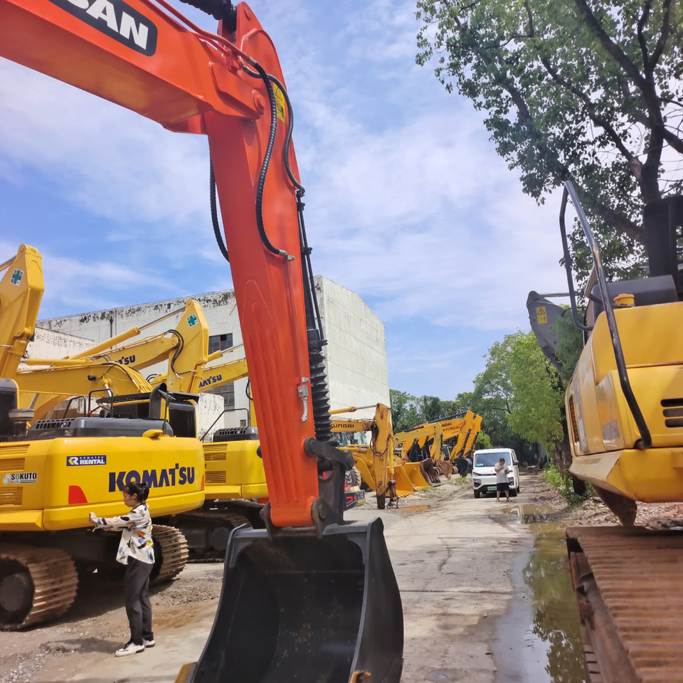 DOOSAN DX225LCA DX225 LC-9C - Escavadora de rastos: foto 4 DOOSAN DX225LCA DX225 LC-9C - Escavadora de rastos: foto 4