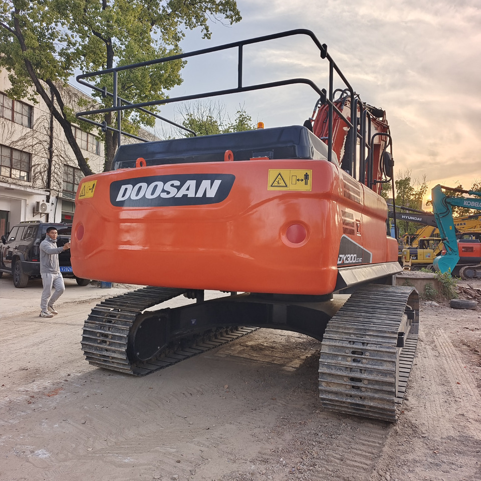 DOOSAN DX300LC-9C DX300 LC - Escavadora de rastos: foto 4 DOOSAN DX300LC-9C DX300 LC - Escavadora de rastos: foto 4