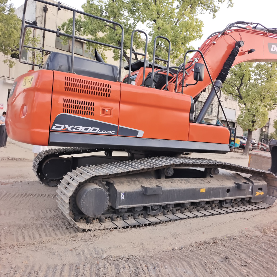 DOOSAN DX300LC-9C DX300 LC - Escavadora de rastos: foto 2 DOOSAN DX300LC-9C DX300 LC - Escavadora de rastos: foto 2