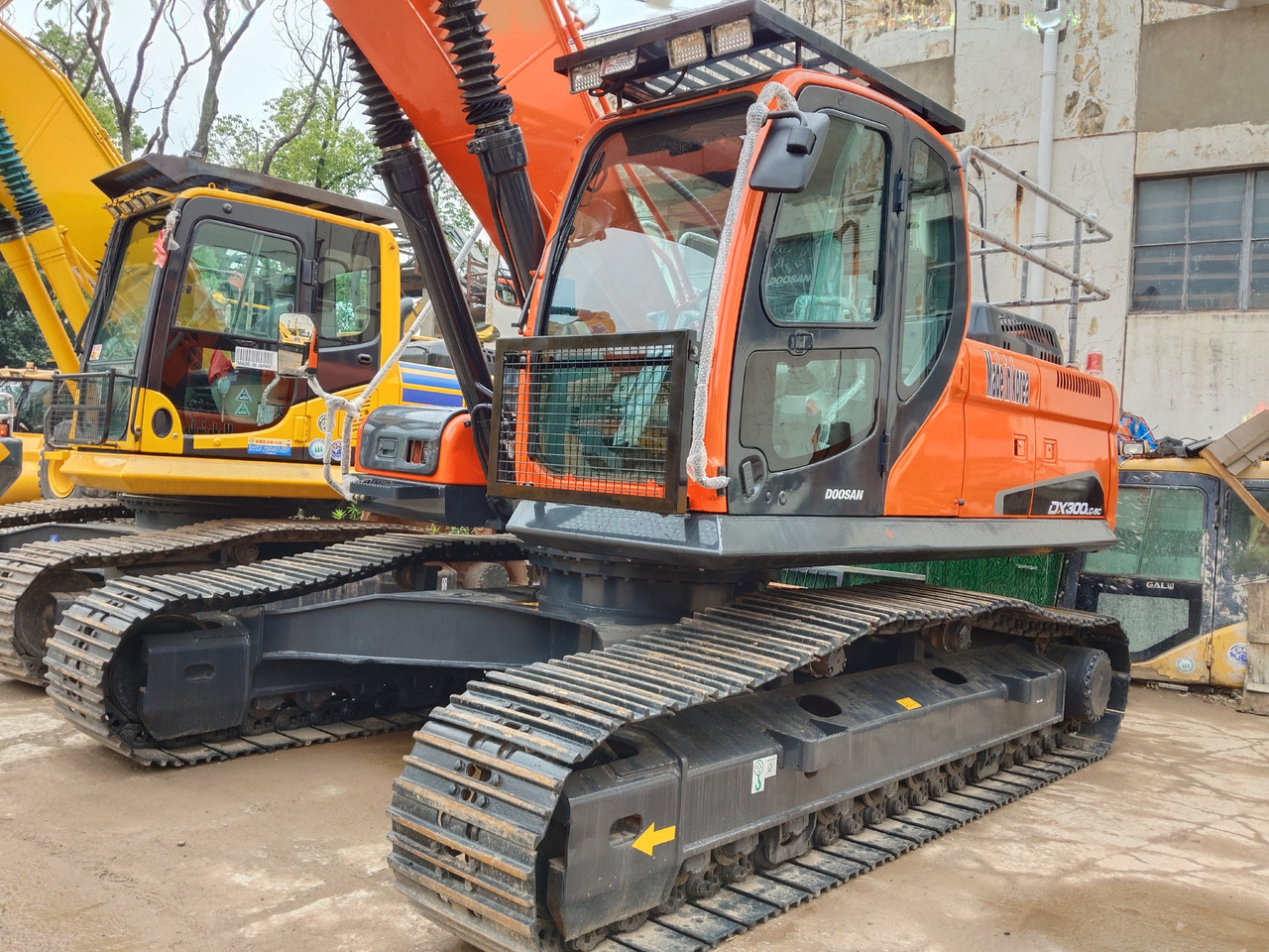 DOOSAN DX300LC - 9C DX300LCA - Escavadora de rastos: foto 1 DOOSAN DX300LC - 9C DX300LCA - Escavadora de rastos: foto 1