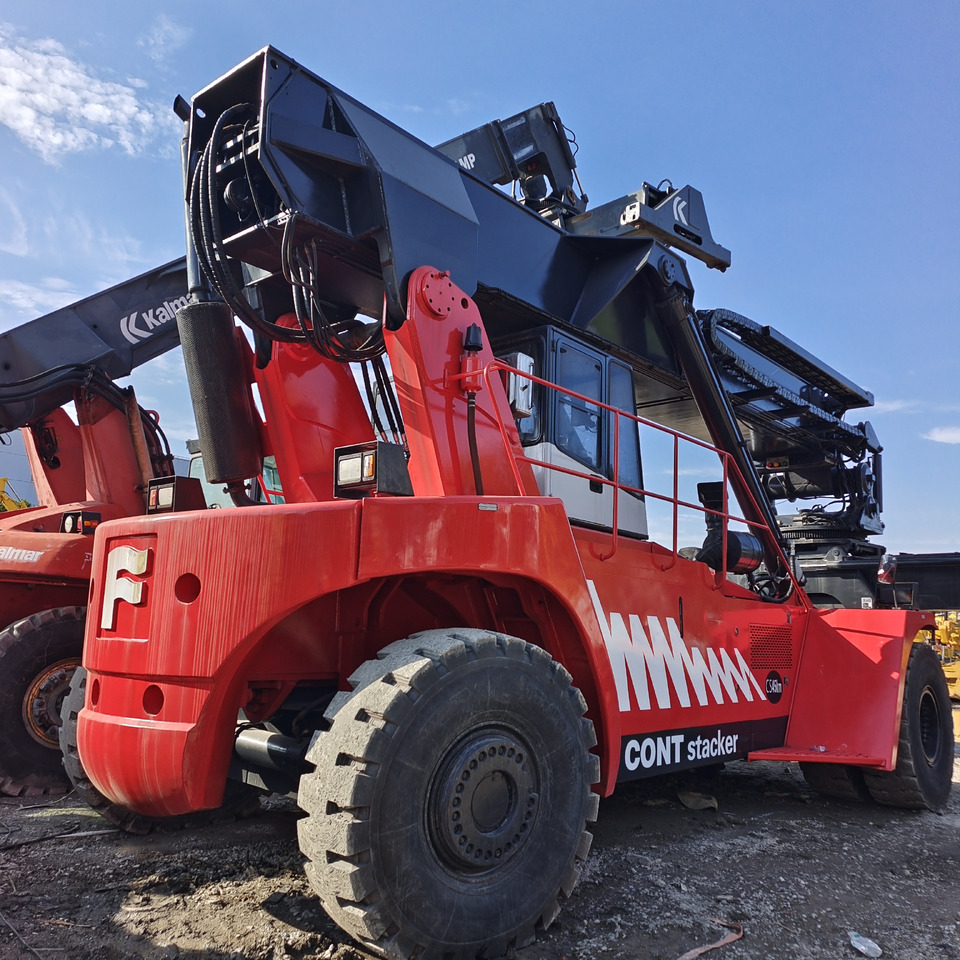 FANTUZZI CS45KMHD 45 TON - Reachstacker porta contentores: foto 4 FANTUZZI CS45KMHD 45 TON - Reachstacker porta contentores: foto 4