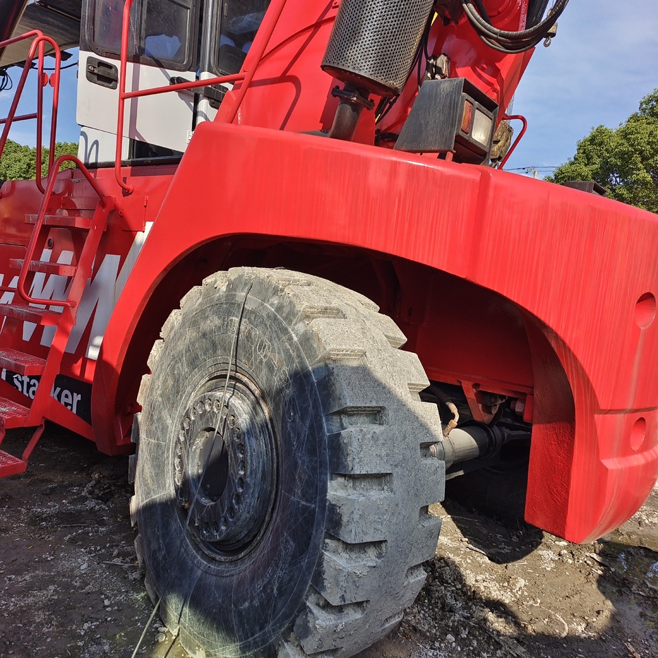 FANTUZZI CS45KMHD 45 TON - Reachstacker porta contentores: foto 3 FANTUZZI CS45KMHD 45 TON - Reachstacker porta contentores: foto 3