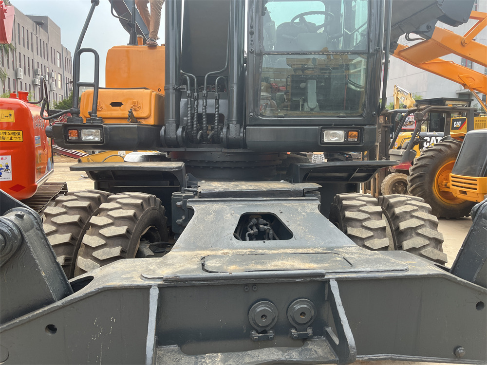 HYUNDAI R 210W-9 - Escavadeira de rodas: foto 3 HYUNDAI R 210W-9 - Escavadeira de rodas: foto 3