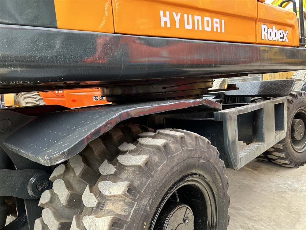 HYUNDAI R 210W-9 - Escavadeira de rodas: foto 4 HYUNDAI R 210W-9 - Escavadeira de rodas: foto 4