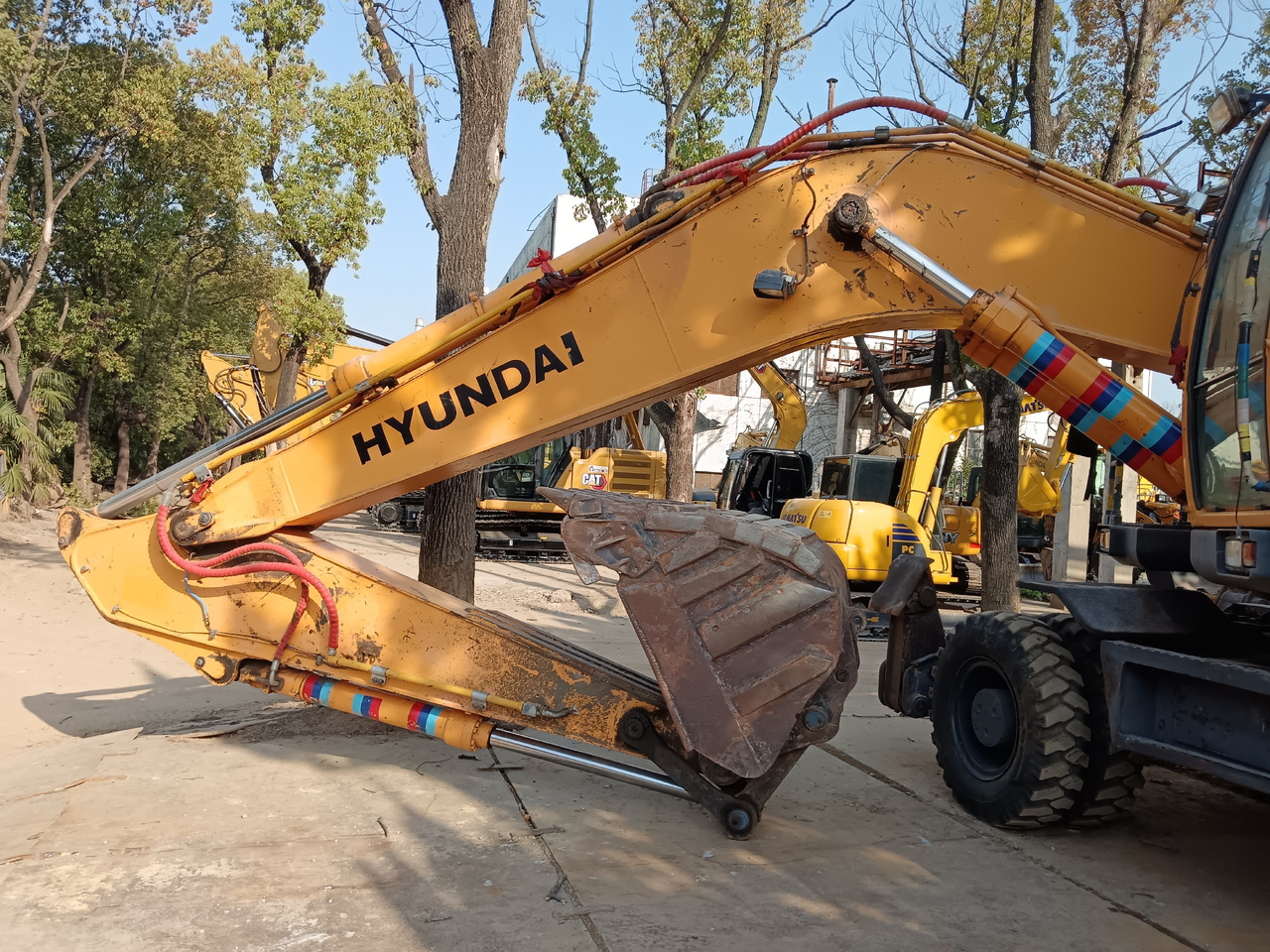 HYUNDAI R210W-9 - Escavadeira de rodas: foto 5 HYUNDAI R210W-9 - Escavadeira de rodas: foto 5