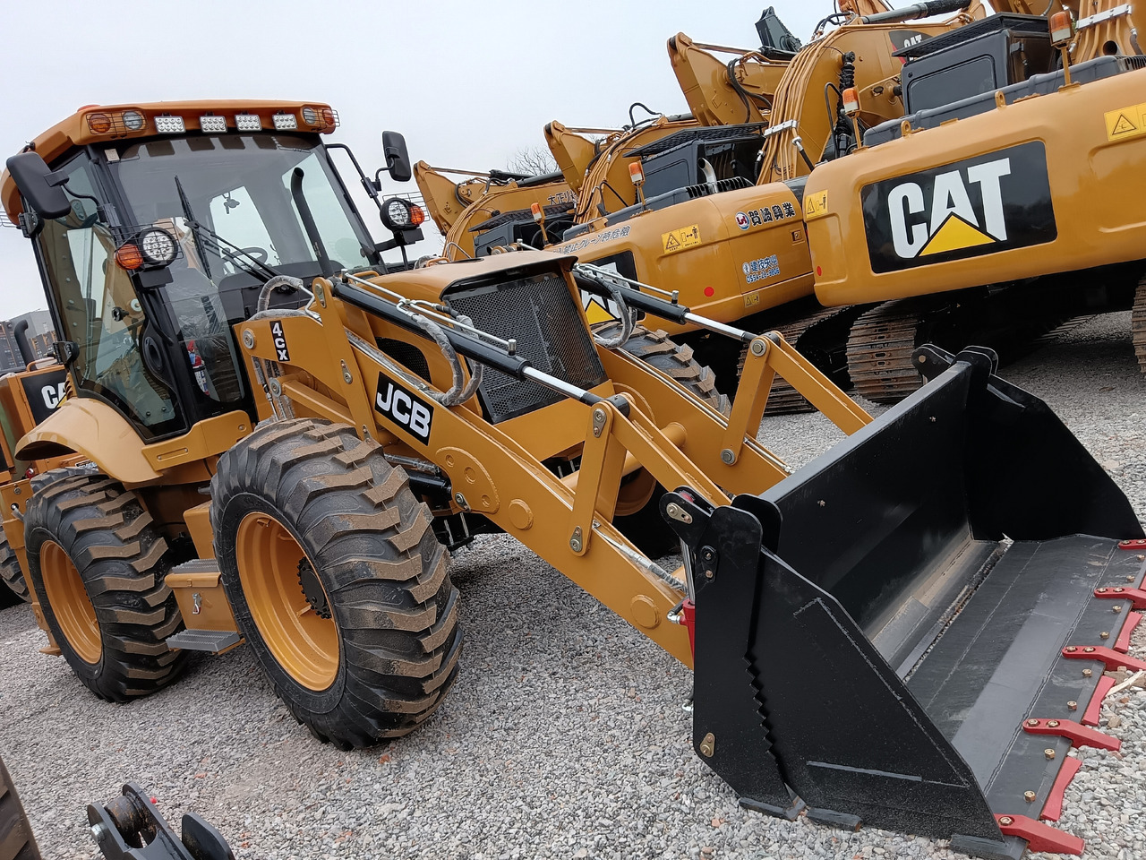 JCB 4CX 4*4 DRIVE - Retroescavadeira: foto 1 JCB 4CX 4*4 DRIVE - Retroescavadeira: foto 1