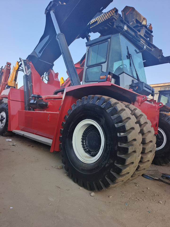KALMAR DRF 450 - Reachstacker porta contentores: foto 1 KALMAR DRF 450 - Reachstacker porta contentores: foto 1