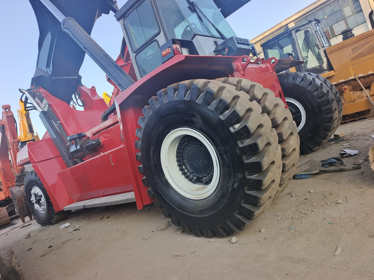 KALMAR DRF 450 - Reachstacker porta contentores: foto 3 KALMAR DRF 450 - Reachstacker porta contentores: foto 3