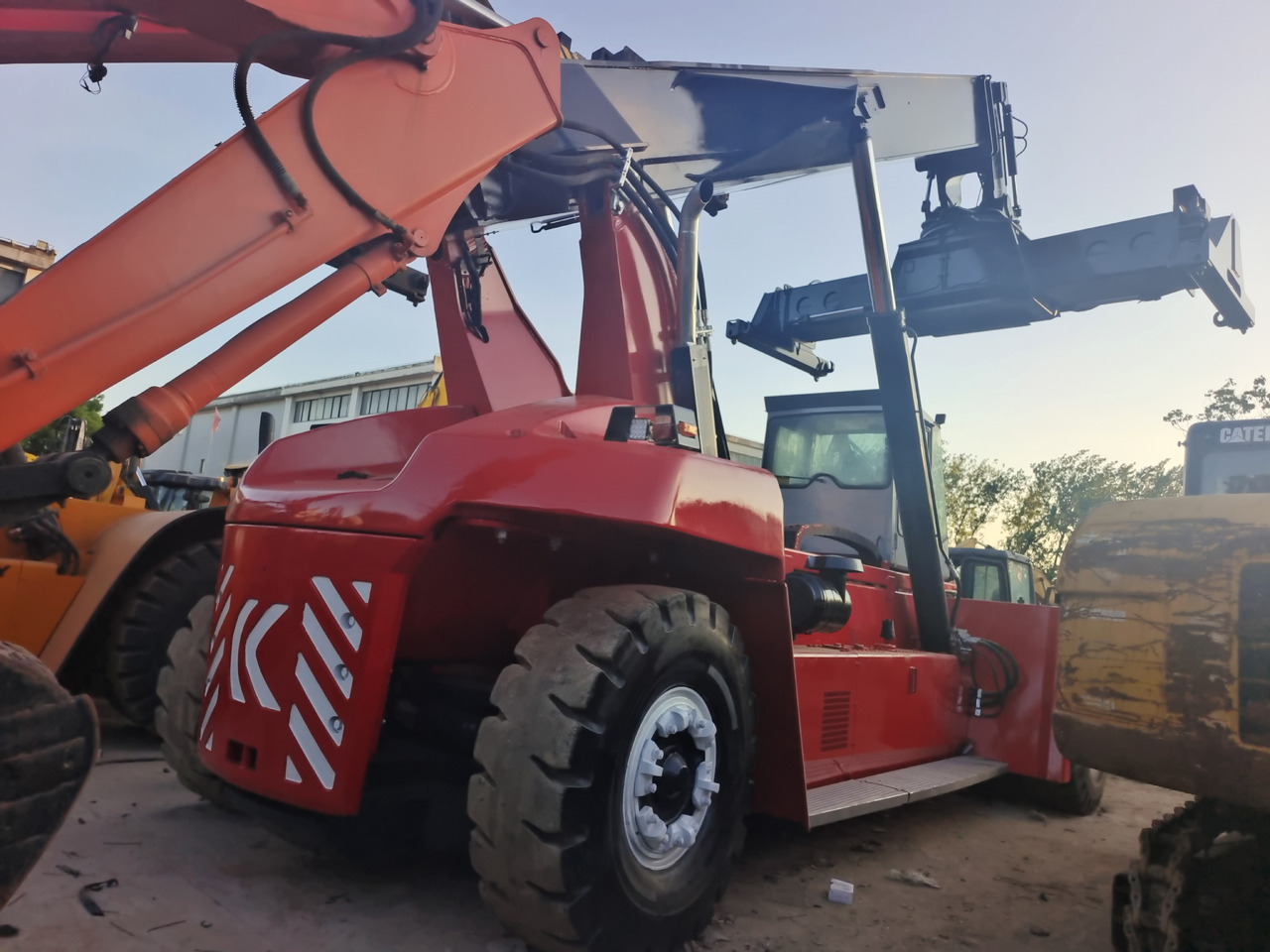 KALMAR DRF 450 - Reachstacker porta contentores: foto 3 KALMAR DRF 450 - Reachstacker porta contentores: foto 3