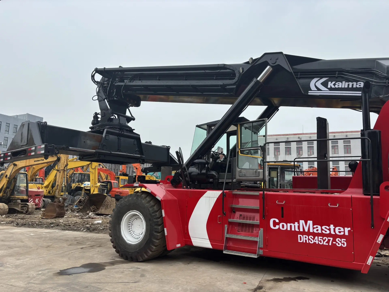KALMAR DRS4527-S5 DRF450 - Reachstacker porta contentores: foto 3 KALMAR DRS4527-S5 DRF450 - Reachstacker porta contentores: foto 3