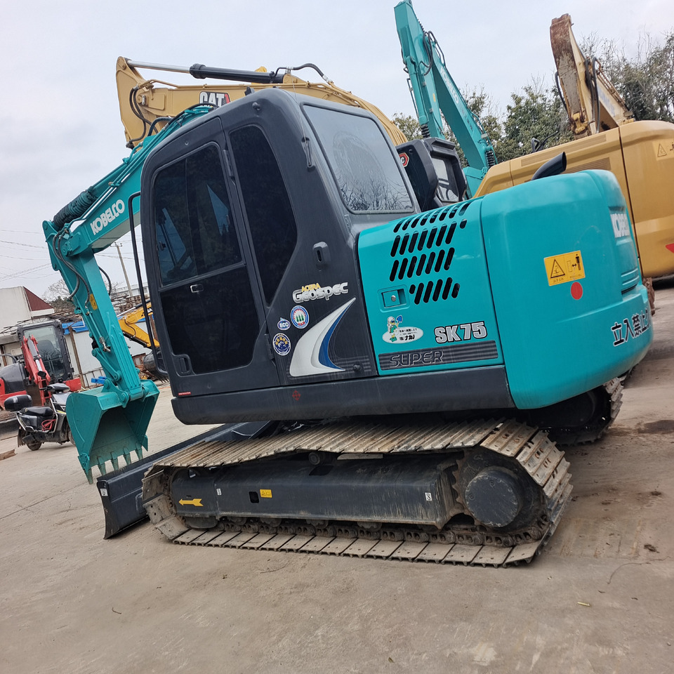 KOBELCO SK75 - Escavadora de rastos: foto 5 KOBELCO SK75 - Escavadora de rastos: foto 5