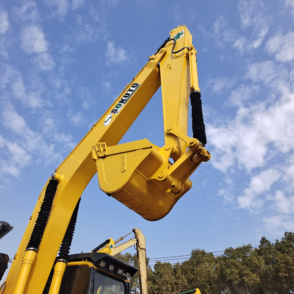 KOMATSU PC200-8 - Escavadora de rastos: foto 2 KOMATSU PC200-8 - Escavadora de rastos: foto 2