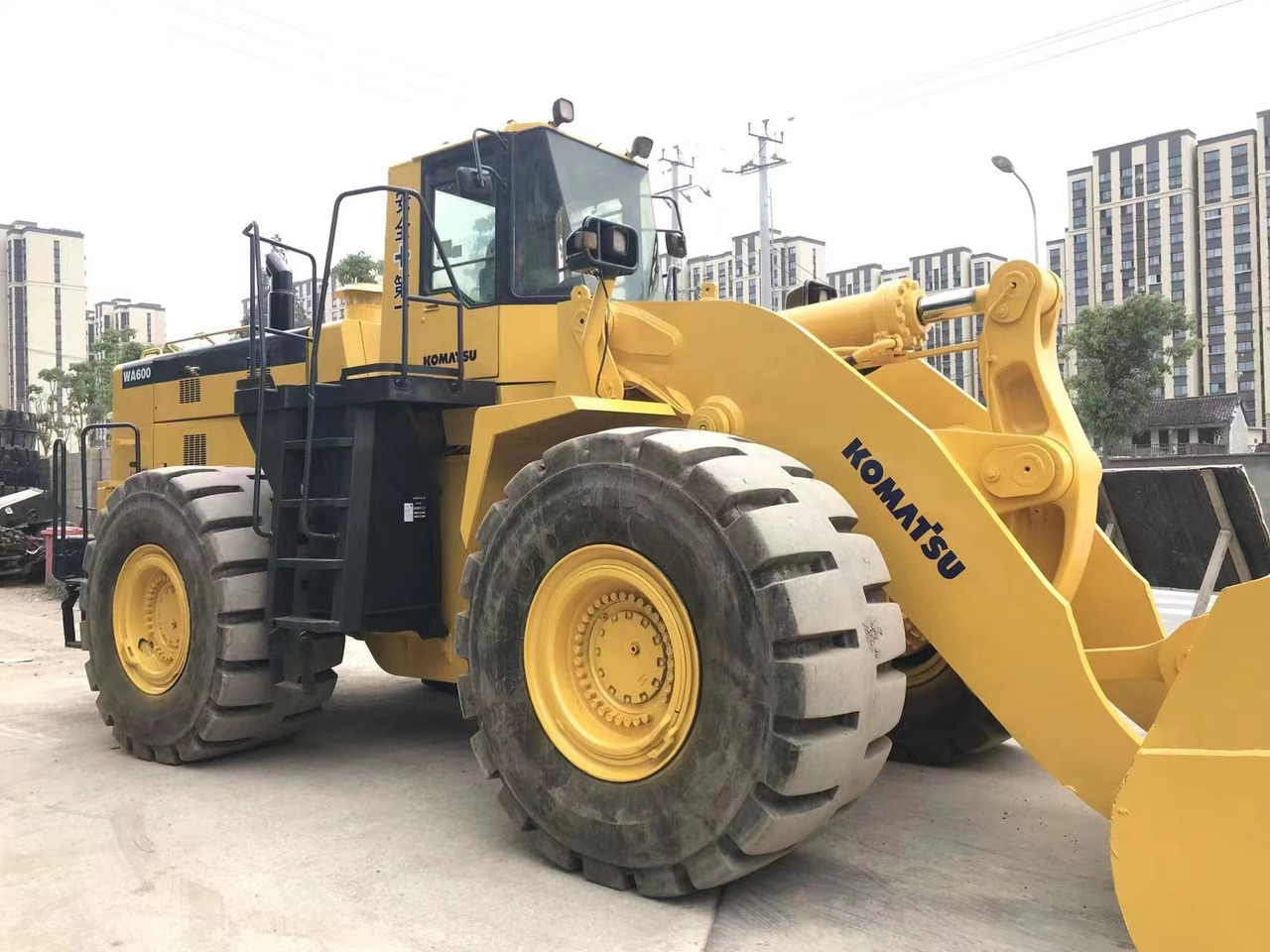 Pá carregadora de rodas KOMATSU WA600: foto 1