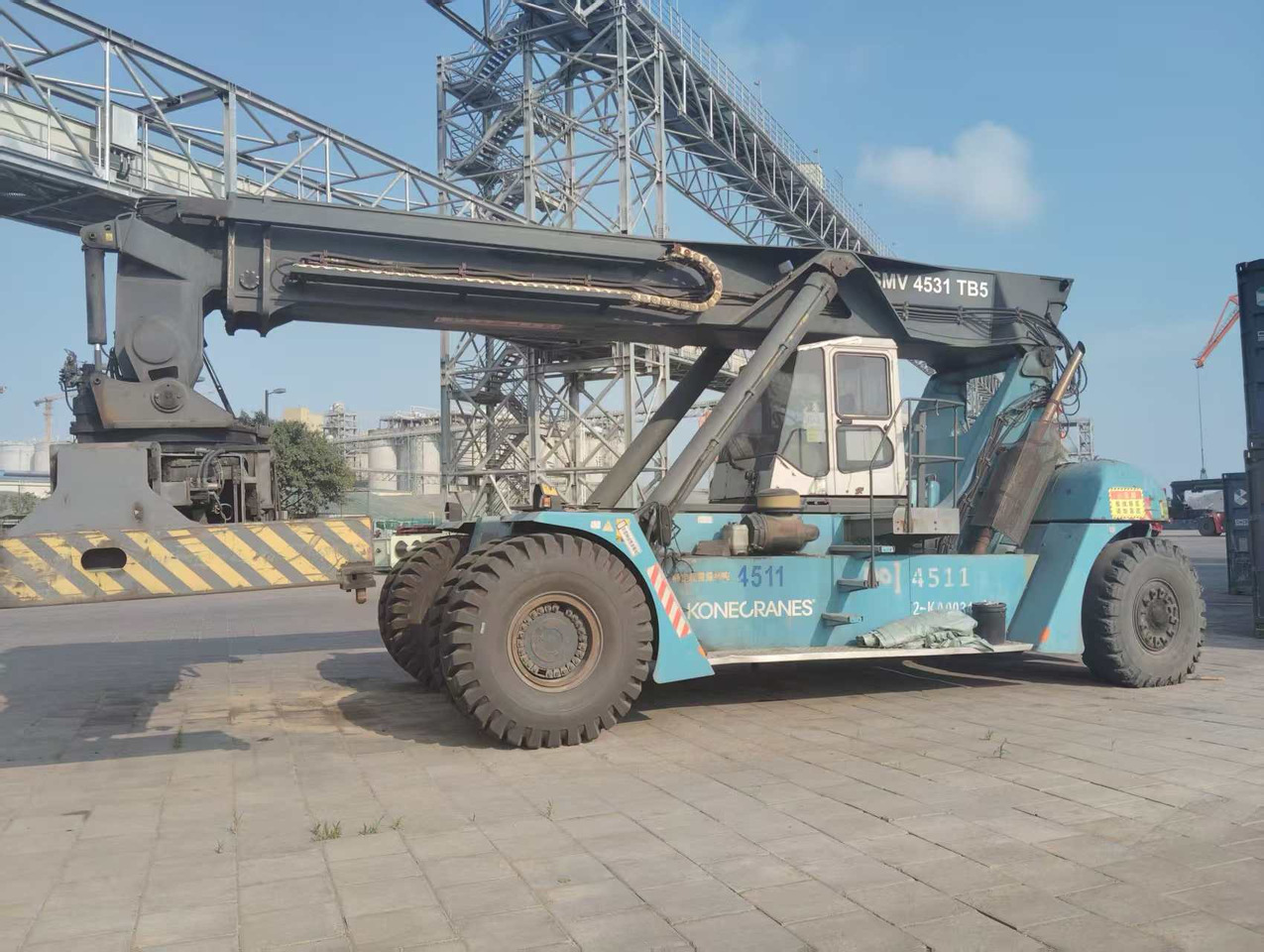 KONECRANES SMV 4531 TB5 - Reachstacker porta contentores: foto 4 KONECRANES SMV 4531 TB5 - Reachstacker porta contentores: foto 4