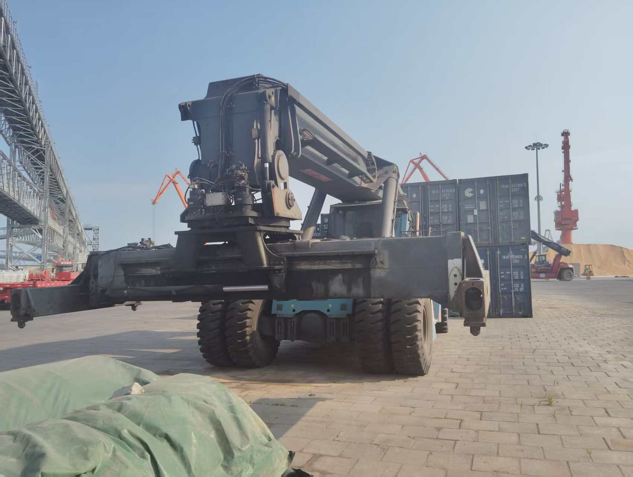 KONECRANES SMV 4531 TB5 - Reachstacker porta contentores: foto 3 KONECRANES SMV 4531 TB5 - Reachstacker porta contentores: foto 3