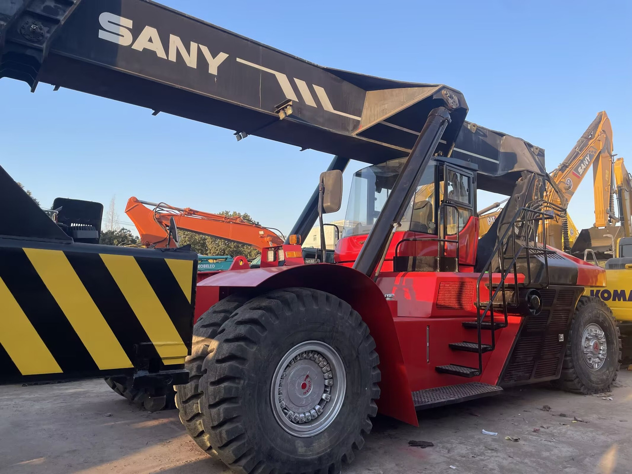 SANY SRSC45C30 45 TON CAPACITY - Reachstacker porta contentores: foto 1 SANY SRSC45C30 45 TON CAPACITY - Reachstacker porta contentores: foto 1